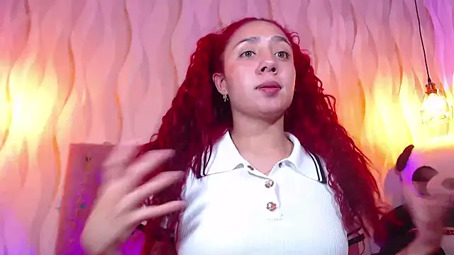 IsabelaLatina online show from 4, 10, 2025