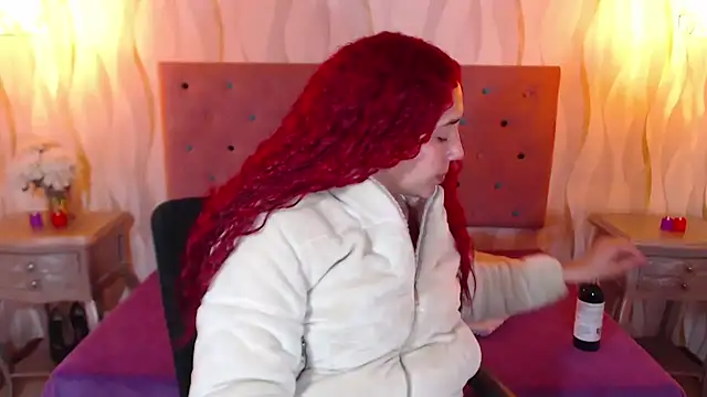 Snapshot of IsabelaLatina chatting on 14, 2, 2026 IsabelaLatina online show from 14, 2, 2026