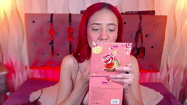 Snapshot of IsabelaLatina chatting on 20, 12, 2025 IsabelaLatina online show from 20, 12, 2025