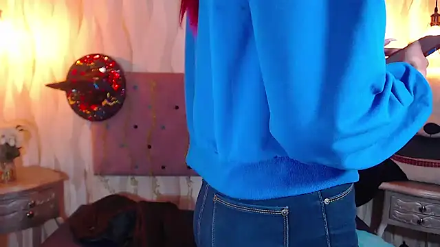 IsabelaLatina online show from 28, 10, 2025