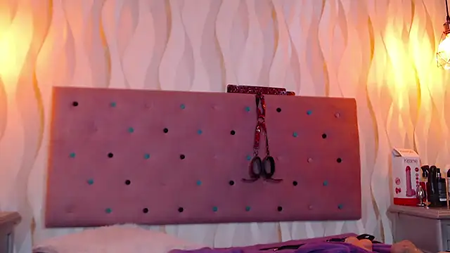 Snapshot of IsabelaLatina chatting on 8, 1, 2026 IsabelaLatina online show from 8, 1, 2026