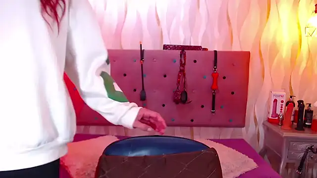 Snapshot of IsabelaLatina chatting on 6, 1, 2026 IsabelaLatina online show from 6, 1, 2026