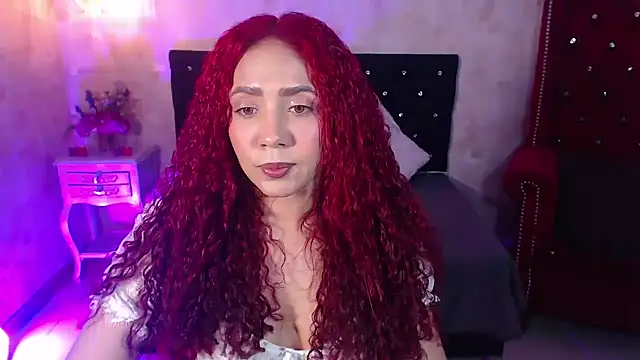 Snapshot of IsabelaLatina chatting on 5, 7, 2026 IsabelaLatina online show from 5, 7, 2026