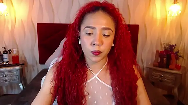 Snapshot of IsabelaLatina chatting on 5, 6, 2026 IsabelaLatina online show from 5, 6, 2026