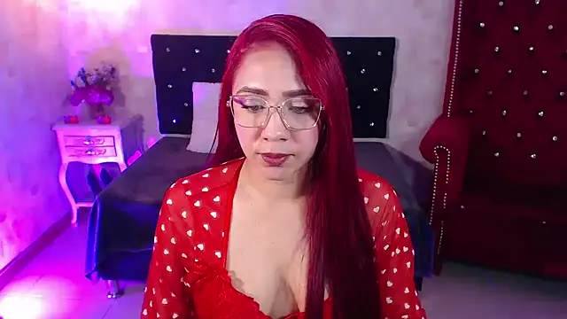 Snapshot of IsabelaLatina chatting on 26, 6, 2026 IsabelaLatina online show from 26, 6, 2026