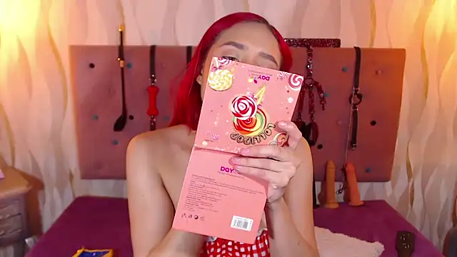 Snapshot of IsabelaLatina chatting on 19, 12, 2025 IsabelaLatina online show from 19, 12, 2025