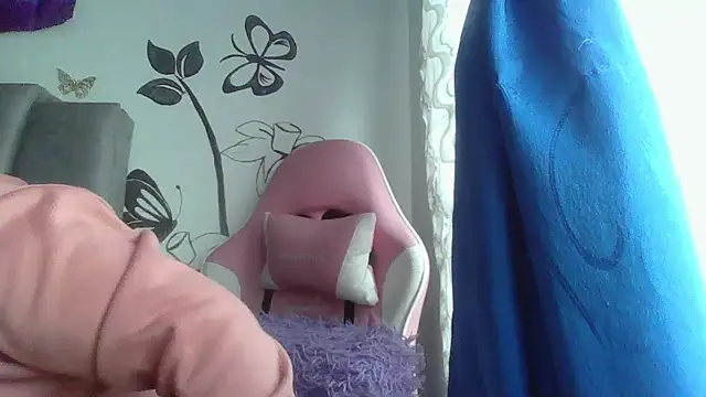 Snapshot of Charis_21 chatting on 15, 4, 2026 Charis 21 online show from 15, 4, 2026