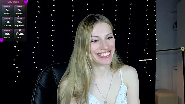 Lilianna Just online show from 6, 3, 2025