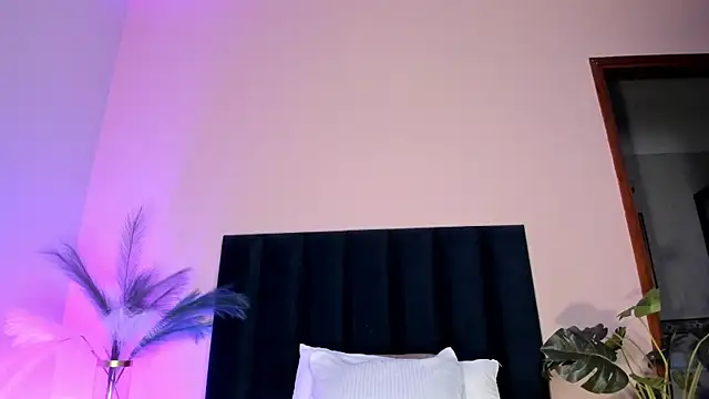 NoraDasilva online show from 8, 4, 2026