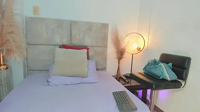 NoraDasilva online show from 24, 9, 2025