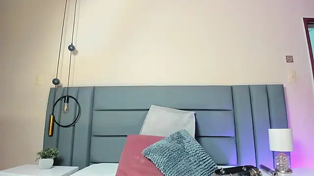 NoraDasilva online show from 30, 9, 2025