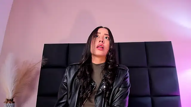 NoraDasilva online show from 9, 10, 2025