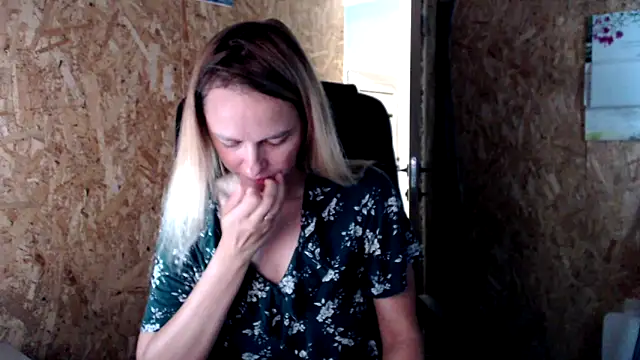 Snapshot of las_sweet chatting on 8, 9, 2025 las sweet online show from 8, 9, 2025