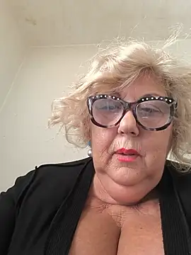 Snapshot of Merilulla chatting on 17, 5, 2026 Merilulla online show from 17, 5, 2026