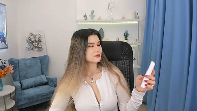 AnneTLi online show from 14, 11, 2025