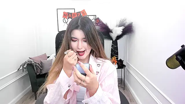 AnneTLi online show from 22, 10, 2025