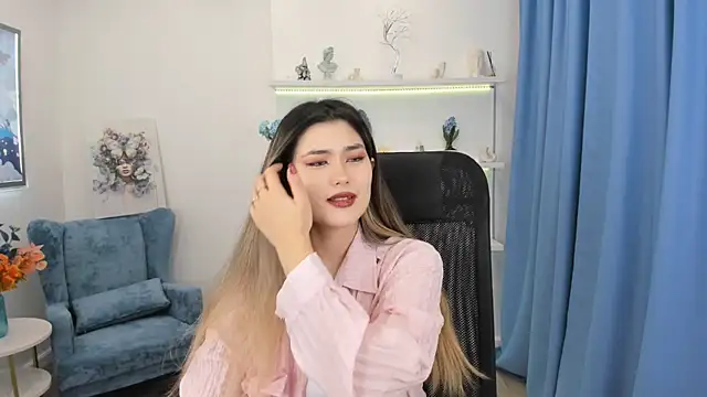 AnneTLi online show from 13, 11, 2025