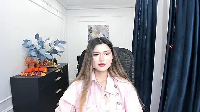 AnneTLi online show from 28, 10, 2025