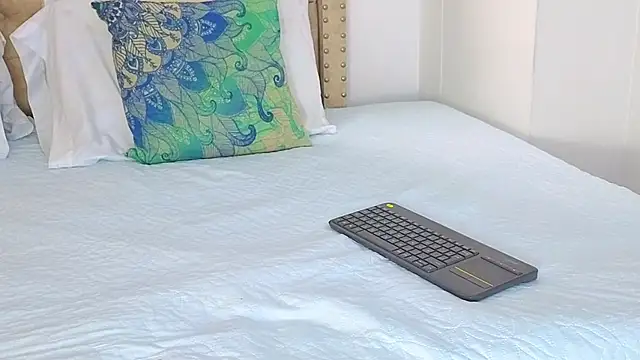 Snapshot of KeryHillson chatting on 27, 10, 2025 KeryHillson online show from 27, 10, 2025