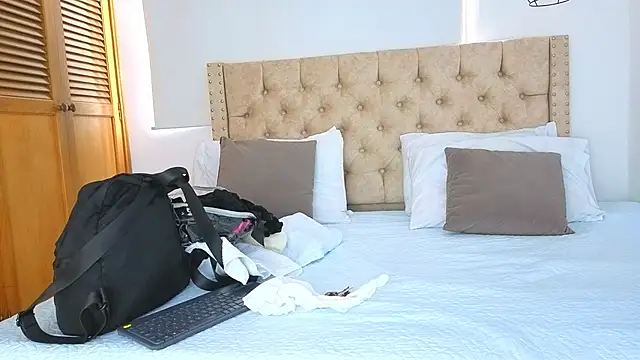 Snapshot of KeryHillson chatting on 2, 11, 2025 KeryHillson online show from 2, 11, 2025