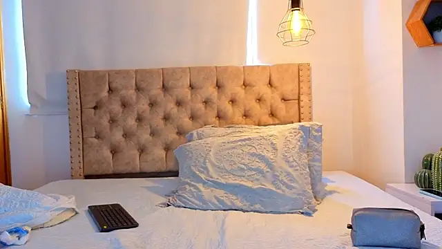 KeryHillson online show from 6, 3, 2026