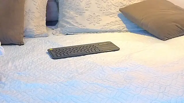 Snapshot of KeryHillson chatting on 10, 11, 2025 KeryHillson online show from 10, 11, 2025