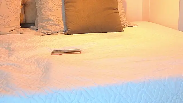 Snapshot of KeryHillson chatting on 11, 11, 2025 KeryHillson online show from 11, 11, 2025