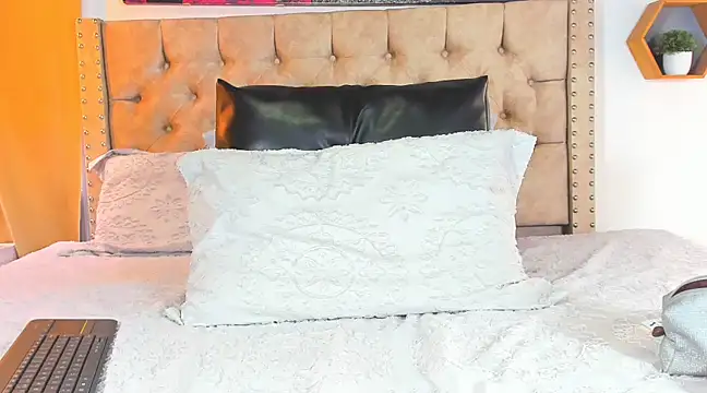 Snapshot of KeryHillson chatting on 1, 3, 2025 KeryHillson online show from 1, 3, 2025