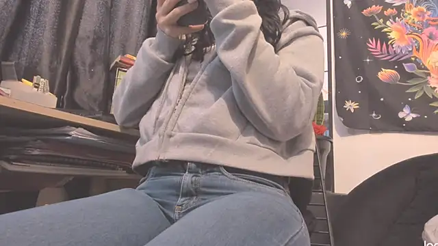 MYFAVOURITESTRAGER online show from 10, 9, 2025