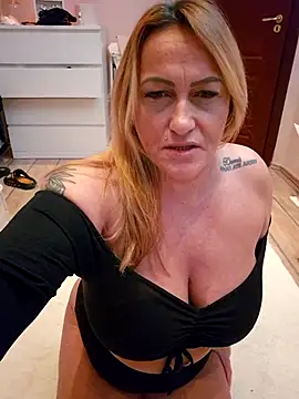 Isabellaa04 online show from 16, 12, 2025