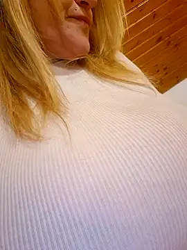 Isabellaa04 online show from 19, 3, 2025