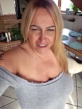 Isabellaa04 online show from 14, 2, 2026