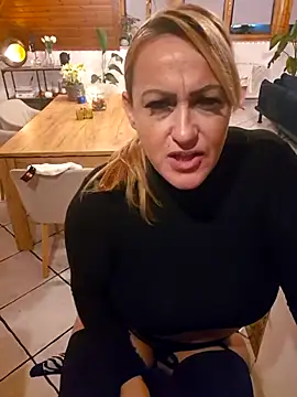 Isabellaa04 online show from 29, 11, 2025