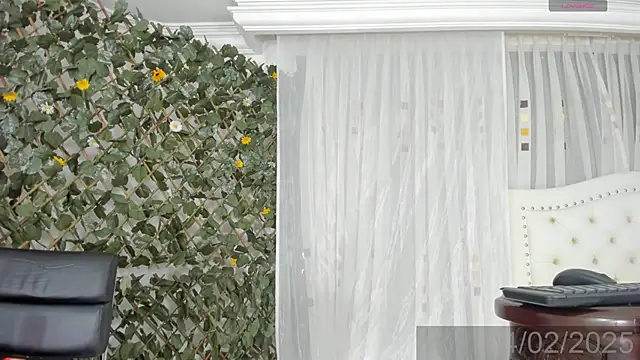 BunnyHotsx online show from 4, 2, 2025