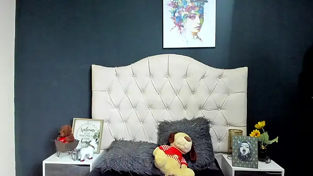 Aleja Forero online show from 28, 1, 2025