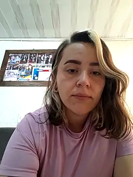 Aleja Forero online show from 9, 3, 2025