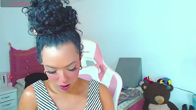 Tanedra collings online show from 6, 5, 2026