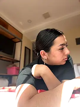 Nicollemays online show from 7, 11, 2025