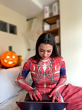 Nicollemays online show from 11, 10, 2025