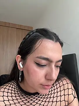 Nicollemays online show from 2, 4, 2026