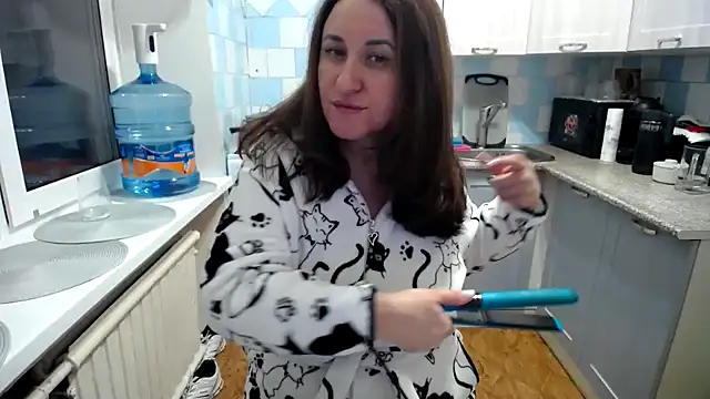 DonnaMagdalena online show from 5, 3, 2025