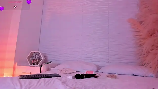 CamileHolmes online show from 11, 4, 2026