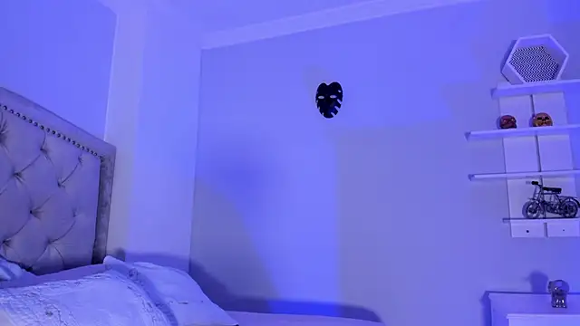 CamileHolmes online show from 13, 2, 2025