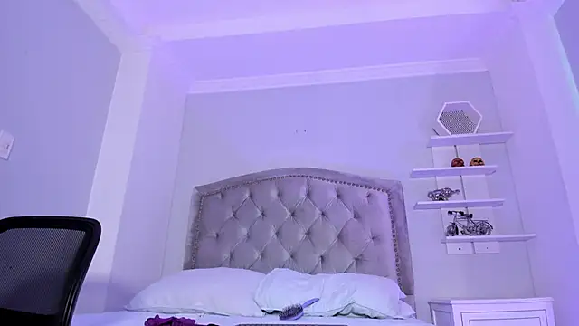 CamileHolmes online show from 9, 2, 2025