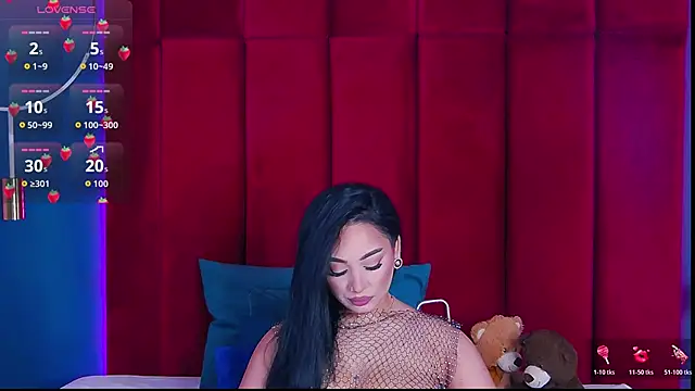 Snapshot of MadyLuxxx chatting on 2, 5, 2026 MadyLuxxx online show from 2, 5, 2026