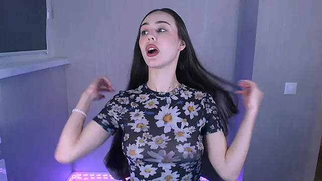 Snapshot of EmiliEliott chatting on 7, 12, 2024 EmiliEliott online show from 7, 12, 2024