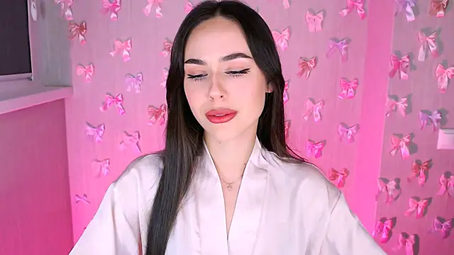 Snapshot of EmiliEliott chatting on 4, 11, 2025 EmiliEliott online show from 4, 11, 2025