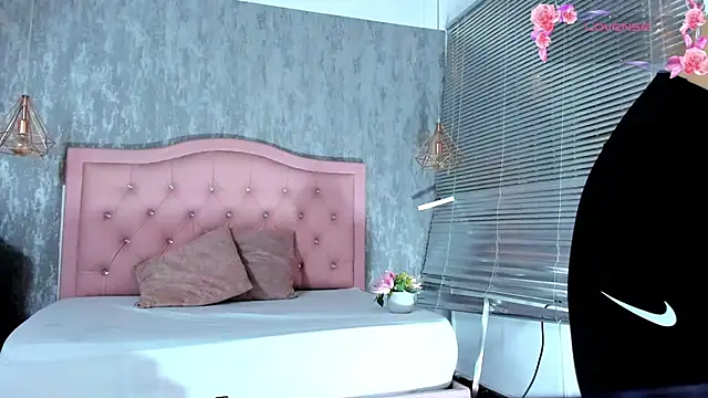 Snapshot of naomidibello chatting on 21, 7, 2026 naomidibello online show from 21, 7, 2026