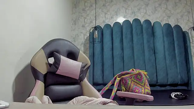 nalalye cruzz  online show from 10, 9, 2025