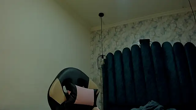 nalalye cruzz  online show from 6, 11, 2025